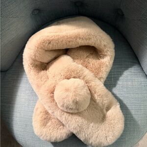 Luxurious Cream Faux Fur Scarf